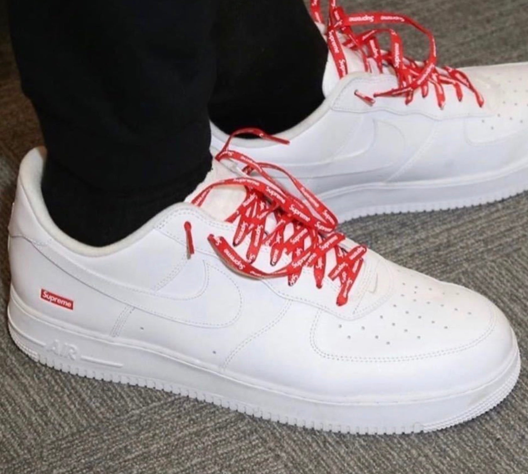 シュプリーム×ナイキ エアフォース1 ロー SUPREME × NIKE AIR FORCE 1 LOW WHITE