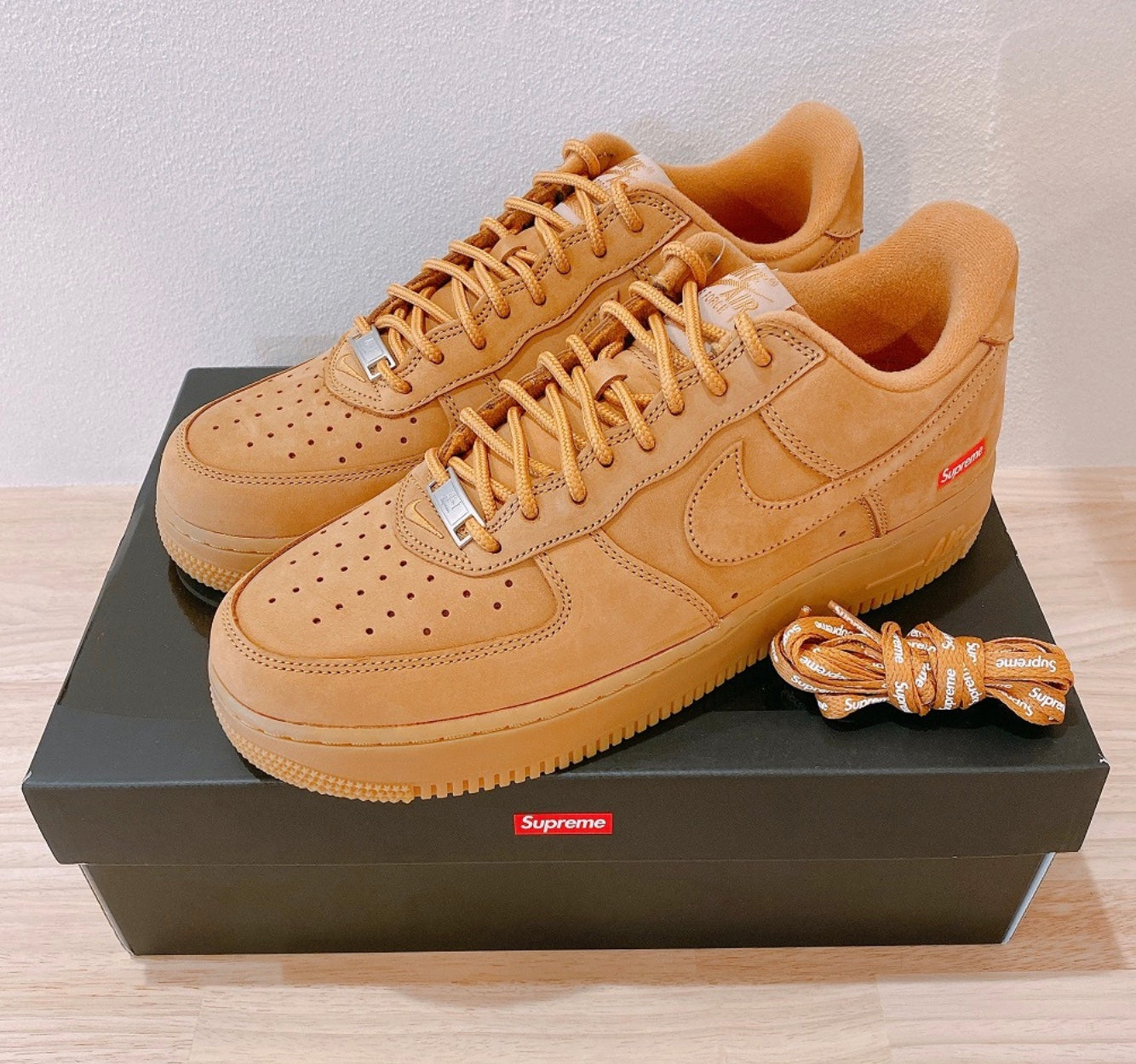 選ぶなら シュプリーム×ナイキ エアフォース1 ロー SUPREME × NIKE AIR 靴